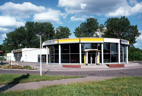 Salon sprzedaży i serwis Renault Carrara